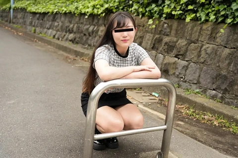 舌を出しピースでアヘ顔晒しちゃう百戦錬磨の娘 反町智美