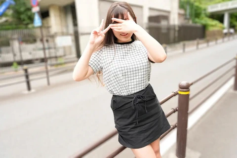 舌を出しピースでアヘ顔晒しちゃう百戦錬磨の娘 反町智美